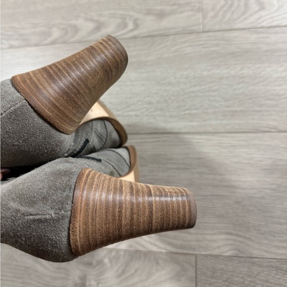 Aquatalia Suede Ankle Block Heel Taupe Booties - Picture 12 of 12